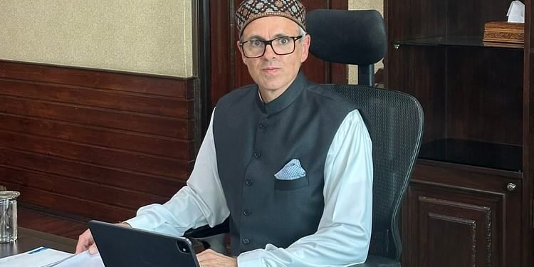 Jammu: ईद-ए-मिलाद-उन-नबी की छुट्टी पर घाटी की सियासत में उबाल, एलजी प्रशासन पर बरसे सीएम; कह दी बड़ी बात