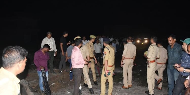 Lucknow : पटाखा फैक्टरी में विस्फोट के सात घंटे बाद फिर से धमाका, गाय की मौत-भैंस घायल; गोदाम धराशायी