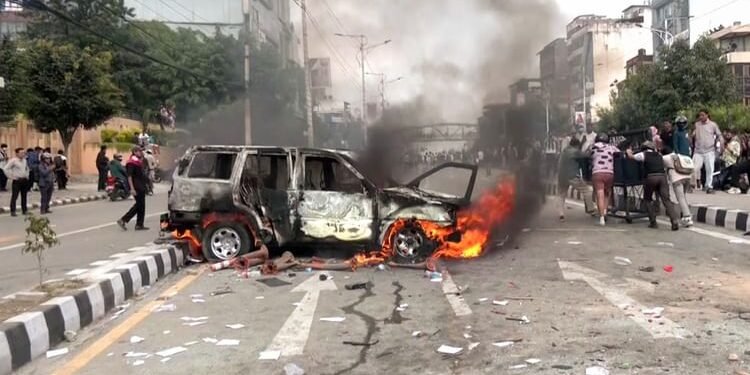 Nepal Unrest: पशुपतिनाथ से लौट रही भारतीय पर्यटक बस पर हमला; तोड़फोड़ और लूटपाट की गई; अब तक क्या-क्या हुआ?