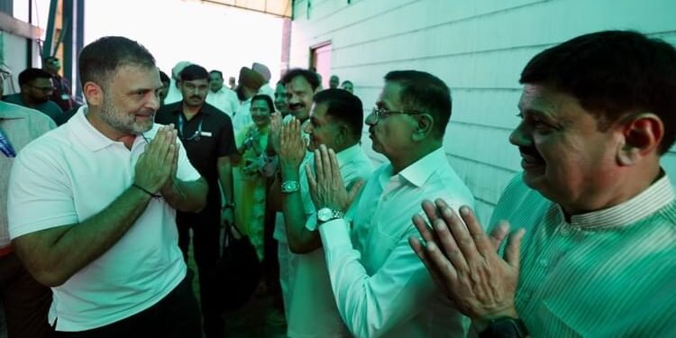 Rahul Gandhi Visit: अमृतसर पहुंचे राहुल गांधी, अजनाला और रमदास में बाढ़ पीड़ितों से की मुलाकात