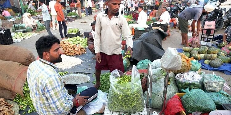 Retail Inflation: नौ महीने तक गिरने के बाद अगस्त में फिर बढ़ी खुदरा महंगाई, मुद्रास्फीति दर 2.07 प्रतिशत हुई
