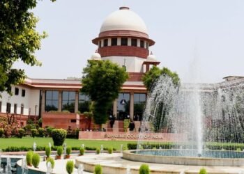 SC: PM मोदी के आपत्तिजनक कार्टून बनाने, धार्मिक भावनाएं आहत करने का आरोप; इंदौर के कार्टूनिस्ट को अग्रिम जमानत