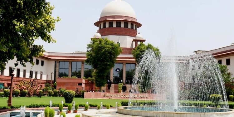 SC: PM मोदी के आपत्तिजनक कार्टून बनाने, धार्मिक भावनाएं आहत करने का आरोप; इंदौर के कार्टूनिस्ट को अग्रिम जमानत