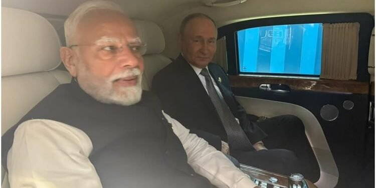 SCO: पीएम मोदी और रूसी राष्ट्रपति पुतिन की द्विपक्षीय बैठक, एक ही कार से मुलाकात स्थल पर पहुंचे दोनों नेता