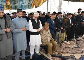 Srinagar: हजरतबल में राष्ट्रीय प्रतीक तोड़ने पर सियासी उबाल... FIR, यहां पढ़िए क्यों हो रहा है राजनीतिक बवाल