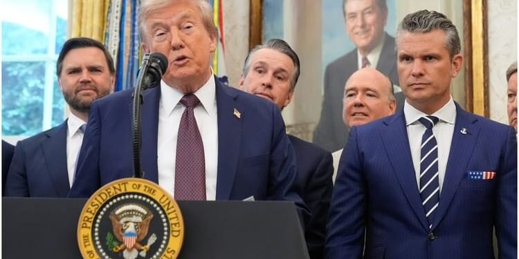 Trump: ट्रंप ने न्यूयॉर्क टाइम्स को बताया 'सबसे गिरा हुआ' अखबार, 15 अरब डॉलर का मानहानि मुकदमा करेंगे दायर