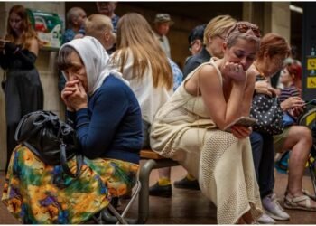 Ukraine War: रूस ने कीव पर बरसाईं ड्रोन और मिसाइलें, कैबिनेट भवन से धुआं उठता देखा गया; दो की मौत, 11 घायल