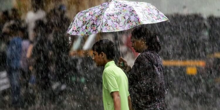 Weather: आंध्र में बारिश के पानी में चार बहे; महाराष्ट्र में पांच के मिले शव; जाते-जाते कहर बरपा रहा मानसून