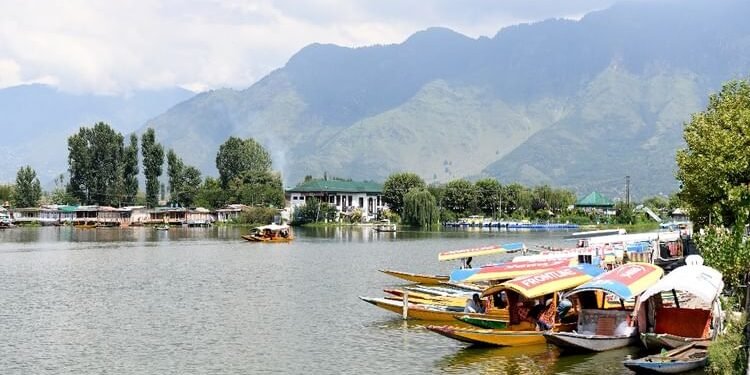 Weather: जम्मू-कश्मीर में इस बार 41% अधिक बारिश, बाढ़ ने बढ़ाई मुसीबत; 2024 पिछले पांच दशकों का सबसे सूखा वर्ष