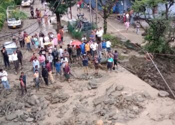 उत्तराखंड में फिर फटा बादल: उत्तरकाशी में उफान पर नाला, घरों-दुकानों में घुसा पानी; लोगों ने खाली किए घर