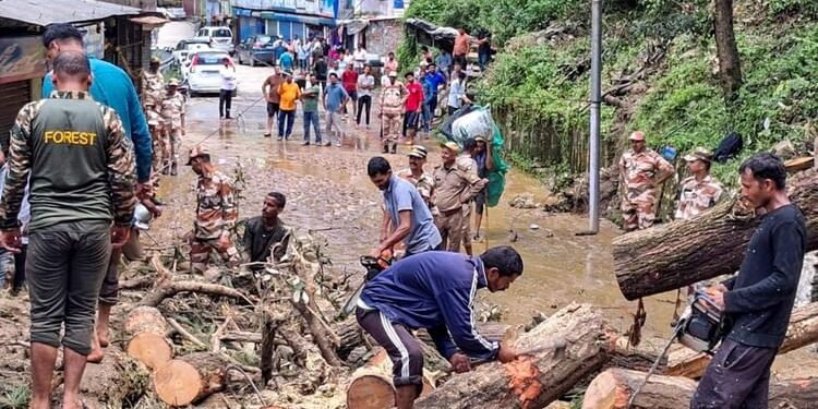 देश के कई राज्यों में मौसम की मार: पहाड़ से मैदान तक... हर तरफ तबाही, अब तक 500+ मौतें; हजारों करोड़ के नुकसान