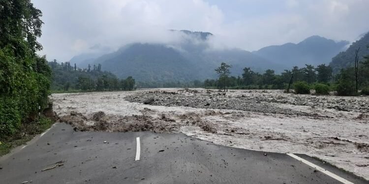 देहरादून में कुदरत का कहर: टूटा रिकॉर्ड...101 साल बाद सहस्रधारा में हुई इतनी बारिश, आया सैलाब और सब बहा ले गया