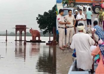 पहाड़ से मैदान तक बारिश से आफत: दिल्ली के कई इलाकों में बाढ़ के हालात, खतरे के निशान के पार यमुना; NDRF तैनात