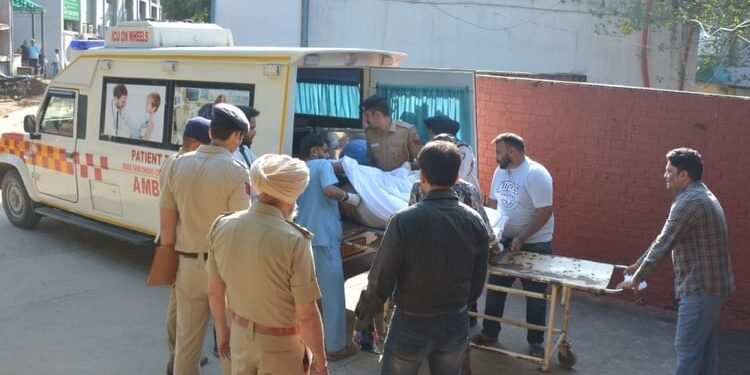 ADGP Suicide: पूरण कुमार के शव का पोस्टमार्टम और अंतिम संस्कार आज, पत्नी चंडीगढ़ एसएसपी के साथ PGI पहुंचीं