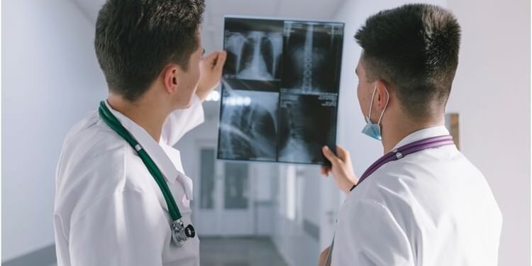Alert: अनावश्यक एक्स-रे से 20 से कम उम्र वाले मरीजों में 10% बढ़ रहा कैंसर का खतरा, विशेषज्ञों ने दी चेतावनी