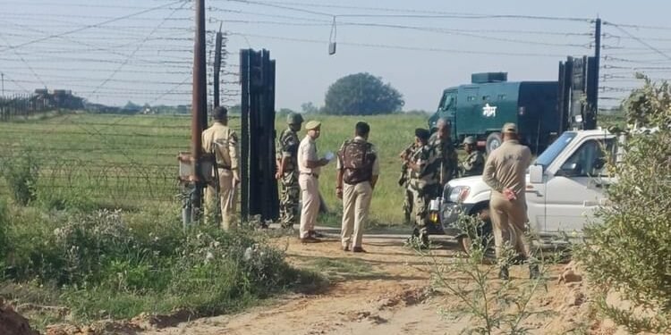 Alert : दिवाली पर सीमा पार से घुसपैठ का खतरा... एलओसी तक हाईअलर्ट, आईबी पर तैनात किये गये अतिरिक्त जवान