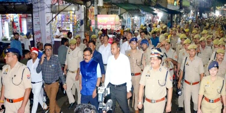 Bareilly Violence Live: जुमे की नमाज को लेकर हाई अलर्ट... ड्रोन से निगरानी, चार जोन में बांटा शहर; फोर्स तैनात