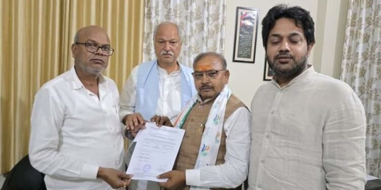 Bihar: महागठबंधन में रार, कांग्रेस ने सीट शेयरिंग के पहले इन सीटों पर बांटे सिंबल; फ्रेंडली फाइट की भी तैयारी