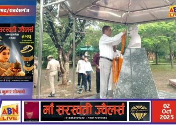 गांधी-शास्त्री जयंती पर जिलाधिकारी ने किया माल्यार्पण, क्षय रोगियों को बांटी पोषाहार किट