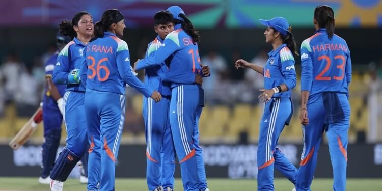 IND W vs PAK W Live Score: भारत को लगा पहला झटका, मंधाना पवेलियन लौटीं; फातिमा को मिला विकेट