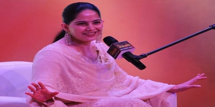 Jaya Kishori Event: मेरठ में आज जया किशोरी का विशेष आध्यात्मिक सत्र, जीवन में सकारात्मक बदलाव पर होगा मंथन