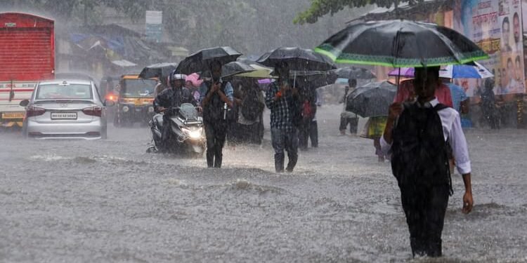 Kerala News: केरल में मूसलाधार बारिश से जनजीवन प्रभावित, इन चार जिलों में ऑरेंज अलर्ट