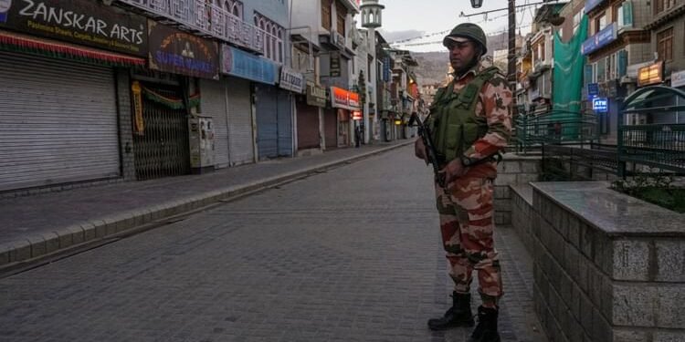 Leh News: लेह में सार्वजनिक समारोहों और रैलियों पर प्रतिबंध, जिला मजिस्ट्रेट ने जारी किया आदेश