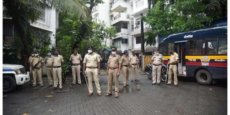 Maharashtra: महिला डॉक्टर की आत्महत्या मामले का आरोपी गिरफ्तार, पुलिस अधिकारी के शोषण से परेशान होकर दी थी जान