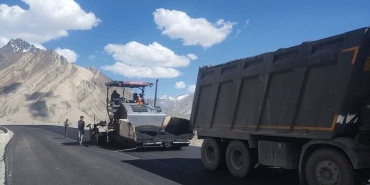 NHAI: सड़क गुणवत्ता सुधारने की बड़ी पहल, 23 राज्यों में सड़कों की हालत जांचने के लिए उतारे जाएंगे सर्वे वाहन