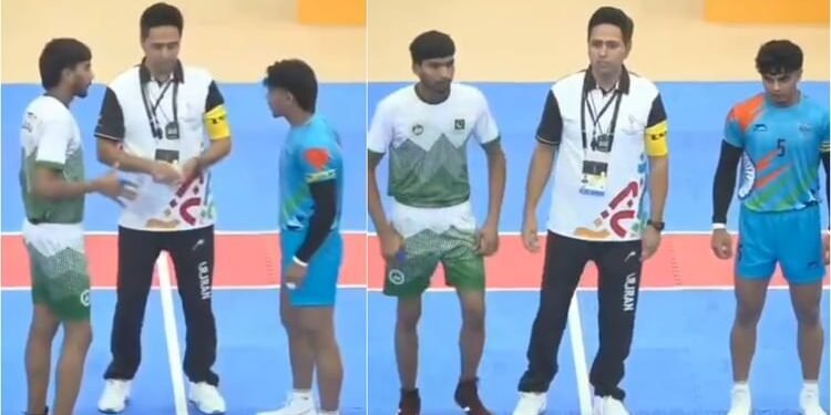 No Handshake Row: फिर हुई पाकिस्तान की बेइज्जती, भारतीय कबड्डी खिलाड़ियों ने किया हाथ मिलाने से इनकार; Video