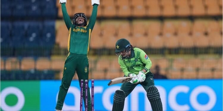 SA W vs PAK W: द. अफ्रीका ने पाकिस्तान को 150 रन से रौंदा, भारत और न्यूजीलैंड के बीच सेमीफाइनल के लिए जंग
