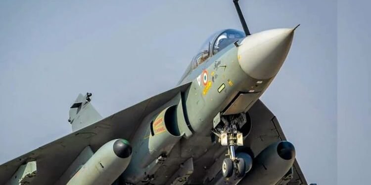 Tejas Mark-1A: तेजस मार्क-1ए की पहली उड़ान आज, देश देखेगा स्वदेशी की उन्नत दम, राजनाथ सिंह रहेंगे मौजूद