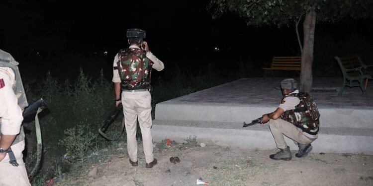 Terror Attack in Rajouri: एसओजी पर आतंकी हमला, मौके पर सेना, पैरा कमांडो और सीआरपीएफ की टीम; इलाके की घेराबंदी