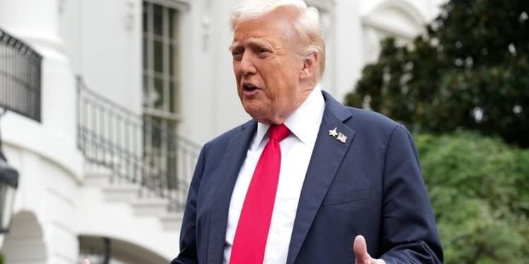 Trump: 'कम से कम 25 हजार अमेरिकी मारे जाते', ट्रंप ने कैरेबियाई क्षेत्र में पनडुब्बी को निशाना बनाने को सराहा