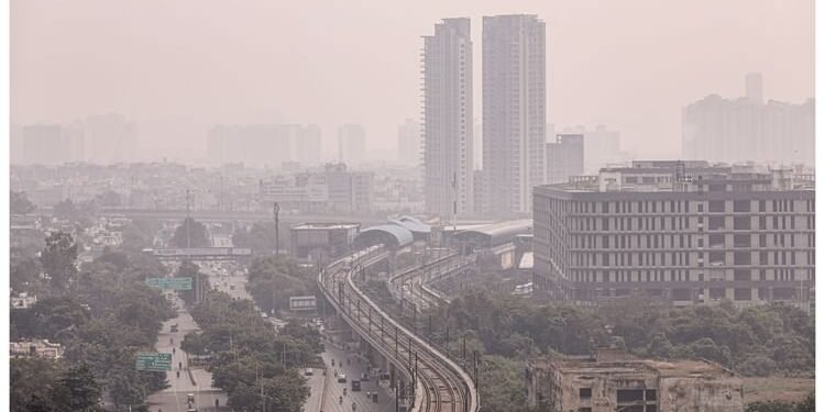 UP Pollution Update: दिवाली के बाद यूपी के इन 5 जिलों की हवा में घुला अधिक 'जहर', राजधानी में इतना है एक्यूआई