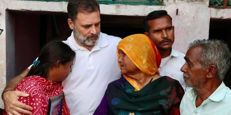 UP: हरिओम के परिजनों से मिले राहुल गांधी, बोले- सरकार ने परिवार को बंधक बना रखा है, ये बात भी कही