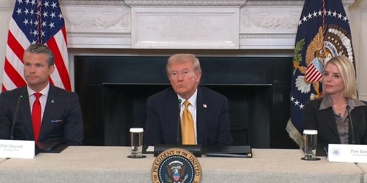 US: 'छह महीने बाद बताऊंगा, देखते हैं कैसे...'; 'अमेरिकी बैन से नुकसान नहीं' वाले पुतिन के दावे पर ट्रंप का तंज