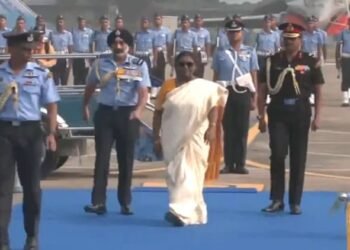 अंबाला पहुंची राष्ट्रपति द्रौपदी मुर्मू: वायुसेना स्टेशन पर गार्ड ऑफ ऑनर दिया, राफेल विमान में भरेंगी उड़ान