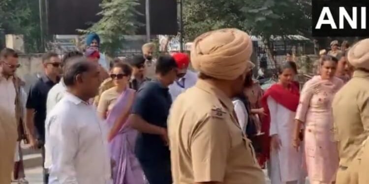 कंगना रनौत पहुंची बठिंडा कोर्ट: किसान आंदोलन के दौरान महिला को लेकर की थी टिप्पणी, बोलीं- हर मां का सम्मान