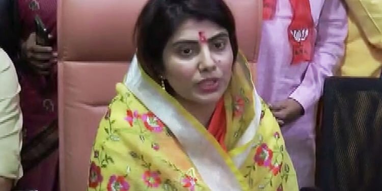 कौन हैं रिवाबा जडेजा: क्रिकेटर की पत्नी अब गुजरात सरकार में संभालेंगी मंत्री पद, जामनगर उत्तर से हैं विधायक