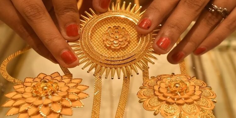 धनतेरस पर बरसेगा धन:1.34 लाख रुपये पर पहुंचा सोना, फिर भी देश भर में धनतेरस पर 39 टन बिक्री का अनुमान