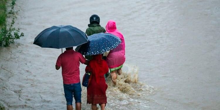 नेपाल में बारिश का कहर: भूस्खलन और बाढ़ से 51 की मौत, यातायात बाधित-उड़ानें रद्द, भारत ने दिया मदद का भरोसा