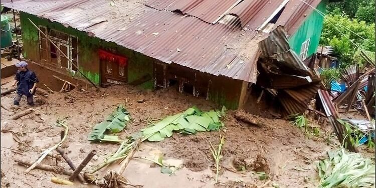 बारिश का कहर: उत्तर बंगाल में सड़कें-पुल ध्वस्त, सिक्किम से संपर्क टूटा, अब तक 20 की मौत; कल CM करेंगी दौरा