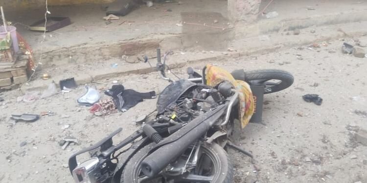 यूपी: बहराइच के पटाखा बाजार में धमाका, एक युवक की मौत, एक गंभीर रूप से घायल... पैकेट गिरने से लगी आग