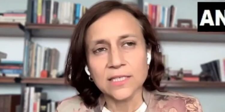 सोनम वांगचुक की पत्नी गीतांजलि का दावा: मेरी आवाजाही पर हो रही है निगरानी, कार से उनका पीछा करने का लगाया आरोप