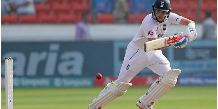 AUS vs ENG Live: ऑस्ट्रेलिया की पहली पारी 132 रन पर समाप्त, इंग्लैंड को दूसरी पारी में अब तक 70+ रन की बढ़त