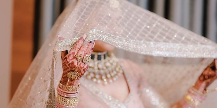 Baghpat: दोबारा दुल्हन बनने से पहले पकड़ी गईं 69 युवतियां, सरकारी पैसा और सामान झटकने के लिए किया फर्जीवाड़ा