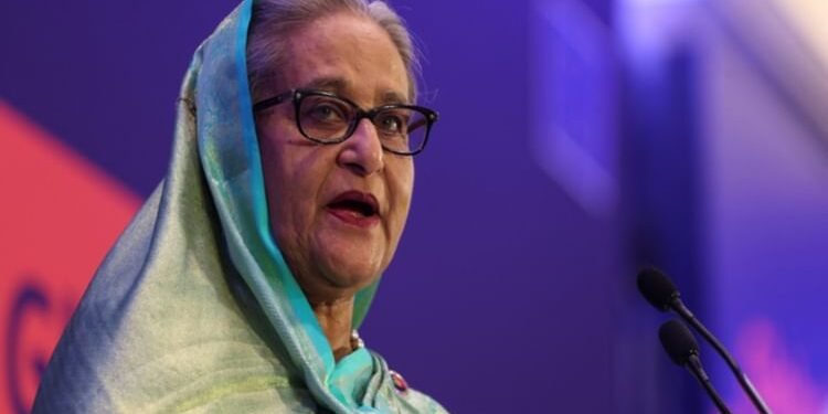 Bangladesh: धमाके, आगजनी और हिंसक झड़पें... शेख हसीना पर फैसले से पहले बांग्लादेश में भड़की हिंसा; बढ़ा तनाव