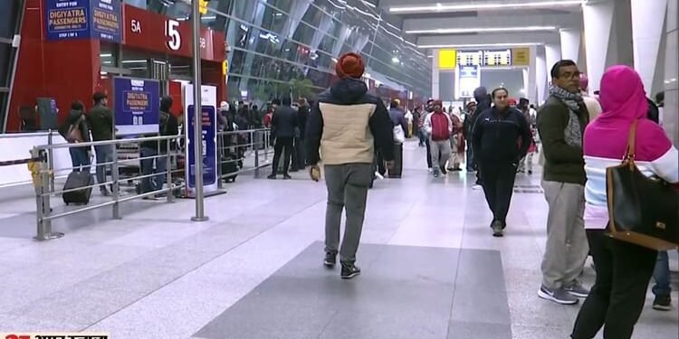 Bomb Threat: दिल्ली एयरपोर्ट पर बम की अफवाह से हड़कंप, चेन्नई-गोवा में भी अलर्ट; जांच में निकली झूठी जानकारी