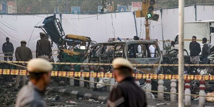 Delhi Blast: 68 संदिग्ध मोबाइल फोन, जो ब्लास्ट की जगह के पास थे सक्रिय; इनपर पाकिस्तान और तुर्किये से आईं कॉल